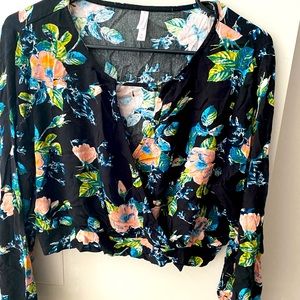 XL Floral Xhilaration long sleeved crop top.